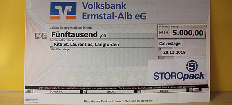 Ein Spendencheck über 5000 Euro