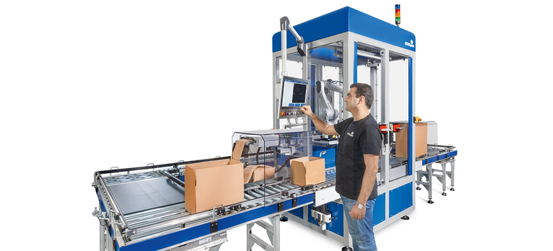Eine Maschine, die Papierpolster vollautomatisch in einen Karton mit Versandgütern legt.