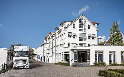Außenaufnahme des Storopack Firmengebäudes am Hauptsitz in Metzingen, Deutschland