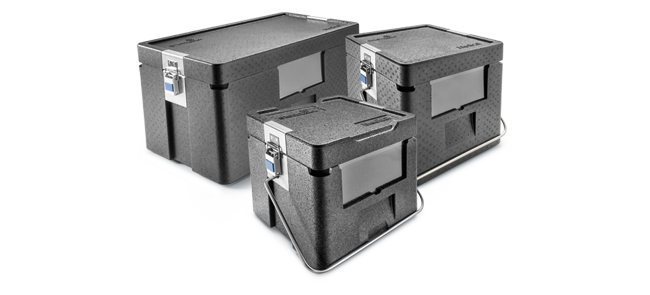 Drei schwarze Isolierboxen mit Tragehenkeln aus Metall