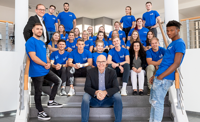 Ein Gruppenfoto der Storopack Auszubildenden und dualen Studenten